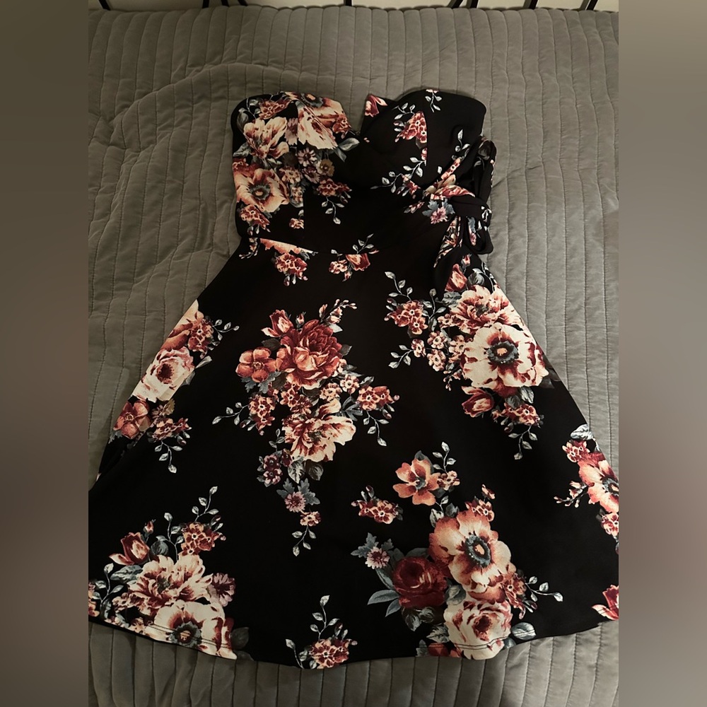 Strapless Jun & Ivy Strapless Black Floral Dress